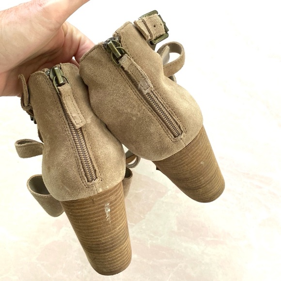 Hinge Taupe Leather Ankle Zip Heeled Sandals Sz 11 - Picture 6 of 13